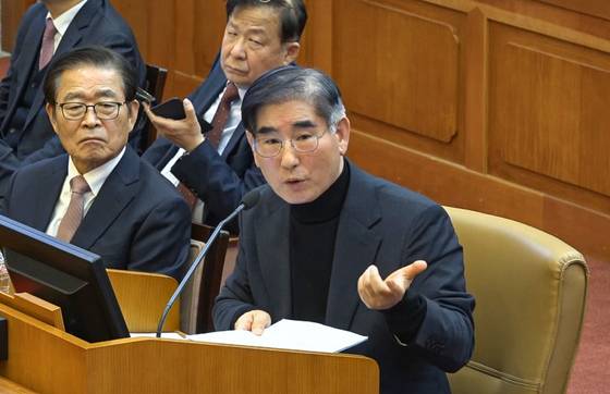 김용현 전 국방부 장관이 23일 오후 서울 종로구 헌법재판소에서 열린 윤석열 대통령 탄핵심판 4차변론에 증인으로 출석해 발언하고 있다. 뉴스1