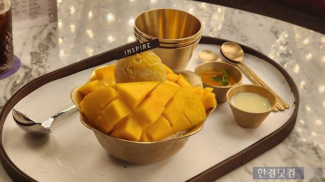 19일 인천 영종도 인스파이어 메인 로비 호라이즌 라운지 망고 빙수. 사진=신용현 기자