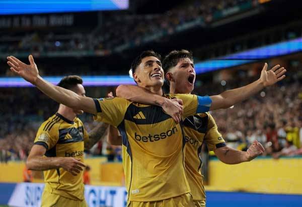 보카주니어스의 메렌티엘이 골을 넣은 뒤 환호하고 있다. 사진= IMAGN IMAGES via Reuters= 연합뉴스 제공