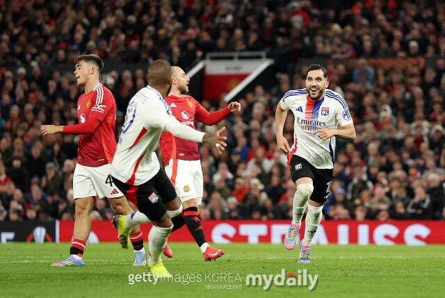 리옹시절 맨유와의 유로파 8강전에서 골을 넣은 후 환호하는 셰르키. /게티이미지코리아