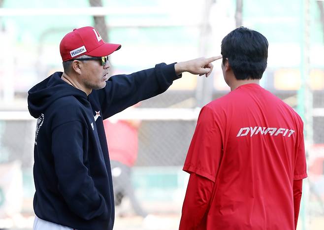 이숭용(왼쪽) SSG 랜더스 감독. /사진=SSG 랜더스 제공