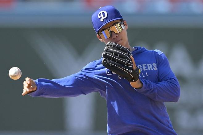 LA 다저스 김혜성이 지난 20일 미국 메이저리그 샌디에이고 파드리스와의 경기를 앞두고 훈련에 임하고 있다. REUTERS 연합뉴스