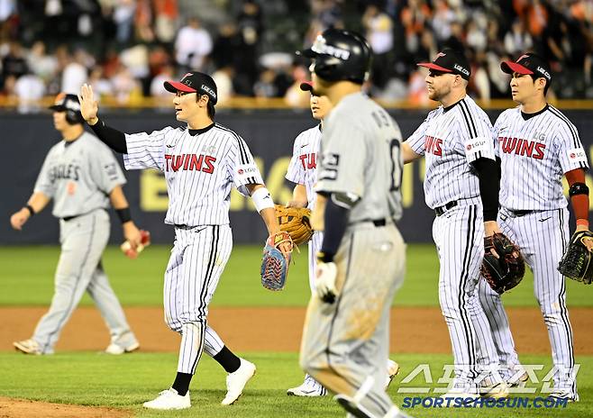 29일 잠실야구장에서 열린 한화와 LG의 경기, LG가 3대1로 승리했다. 승리의 기쁨을 나누는 LG 선수들의 모습. 잠실=허상욱 기자wook@sportschosun.com/2025.05.29/