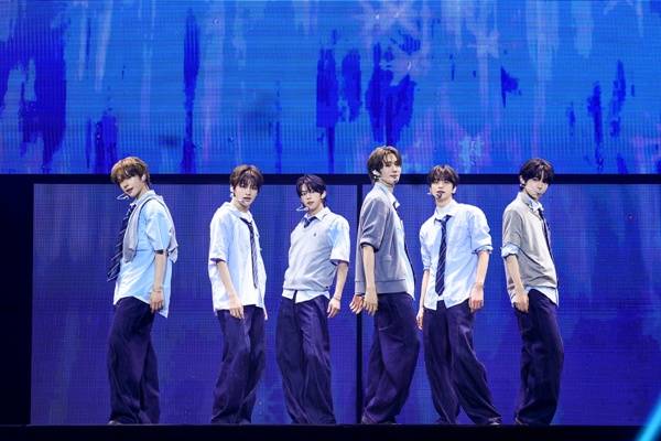 그룹 투어스(경민, 지훈, 도훈, 영재, 신유, 한진, 왼쪽부터) ⓒ플레디스