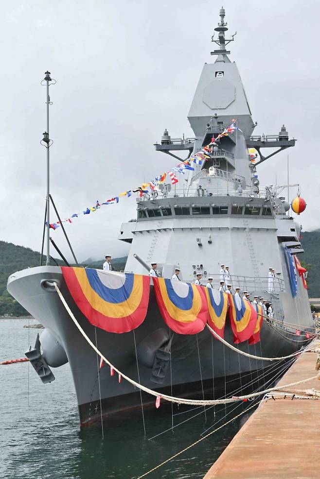 고성군 SK오션플랜트에서 울산급 Batch-Ⅲ 2번함 경북함 진수식이 열리고 있다.