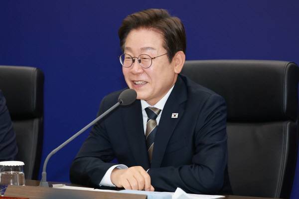 이재명 대통령이 20일 울산전시컨벤션센터에서 열린 인공지능(AI) 글로벌 협력 기업 간담회에서 발언하고 있다. 연합뉴스