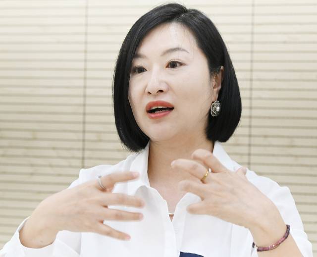 김효진 위시빌더 대표가 서울경제신문과의 인터뷰에서 “지구상의 약 20억 명 인구가 식수와 생활용수 접근에 어려움을 겪고 있는데 이런 현상은 더욱 심화될 것”이라고 전망하고 있다. 오승현 기자