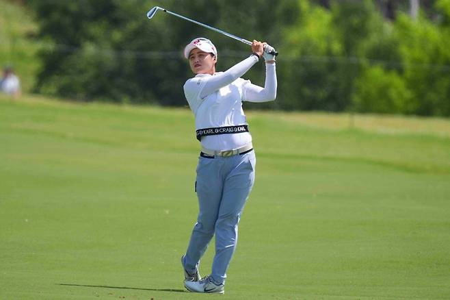 최혜진이 22일(한국시간) 필즈랜치 이스트 코스에서 열린 KPMG 여자 PGA 챔피언십 3라운드 1번 홀 페어웨이에서 어프로치 샷을 하고 있다. 프리스코(미 텍사스주) | AP뉴시스