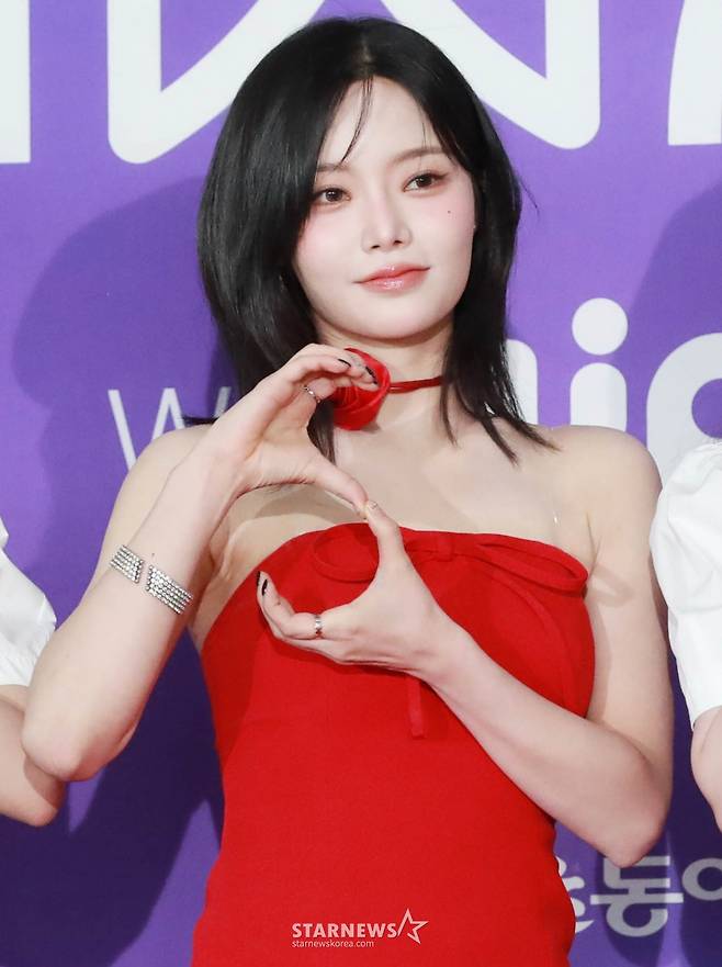 걸그룹 피프티피프티 키나가 22일 오후 서울 성북구 고려대학교 화정체육관에서 진행된 제1회 디 어워즈' 레드카펫 행사에 참석해 포즈를 취하고 있다. /2025.02.22 /사진=이동훈 photoguy@