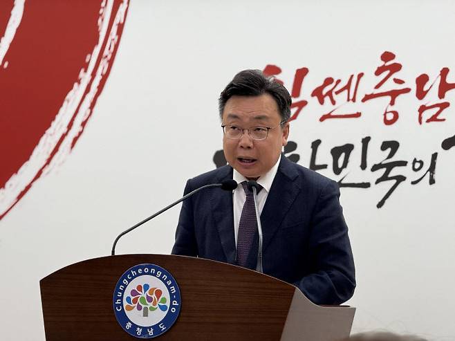 김영명 충남도 환경산림국장이 23일 도청 프레스센터에서 기자회견을 열고 지천댐 주민 의견조사가 문제없는 결과라고 설명했다. /사진=오현민 기자