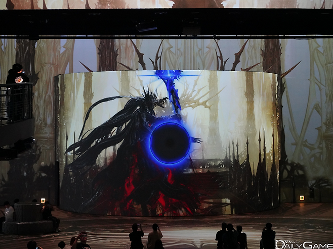 심연의 군주 '카제로스'의 영상은 많은 박수를 받았다.