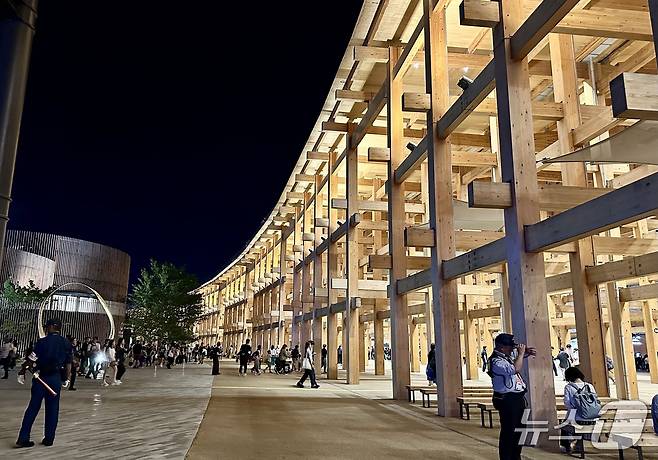 해가 지고 조명으로 빛나는 그랜드 링ⓒ News1 윤슬빈 기자