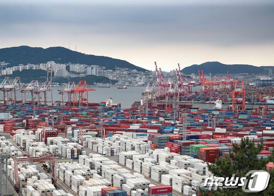 미국 트럼프 행정부발(發) '관세 쇼크'로 인한 대미 수출 감소세가 6월 들어 20일 현재 주춤하는 모양새다. (자료사진) /뉴스1