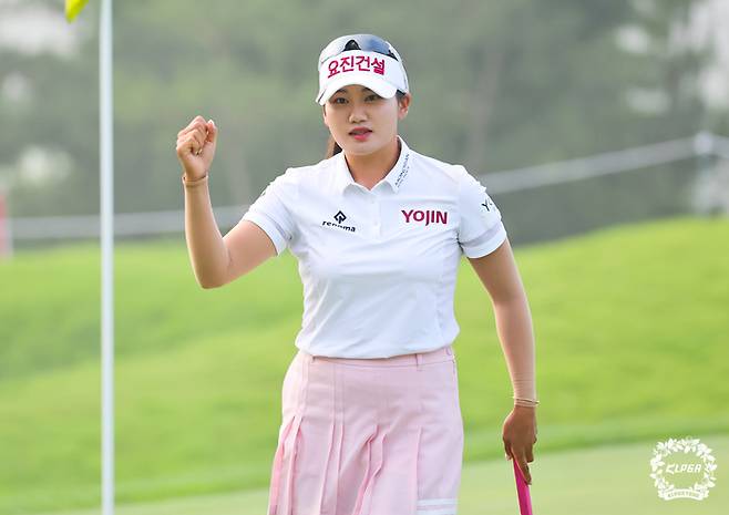 노승희가 22일 더헤븐 마스터즈 최종 라운드 연장에서 우승을 확정한 후 세리머니를 하고 있다. 사진 | KLPGA