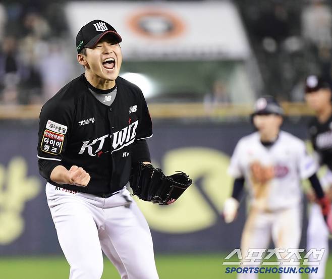 5월 1일 잠실구장에서 열린 KBO리그 두산과 KT의 경기. 10회말 2사 1, 2루. 박계범을 삼진을 잡고 환호하는 KT 박영현. 잠실=송정헌 기자songs@sportschosun.com/2025.05.01/