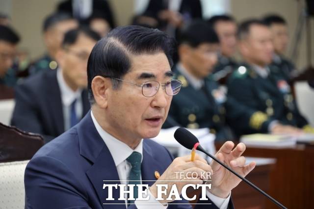 법원이 23일 김용현 전 국방부 장관의 구속영장 심사를 한 차례 연기하기로 했다. 김 전 장관 측이 신청한 재판부 전원 기피 신청에 관해서는 결정을 보류했다. /국회사진취재단