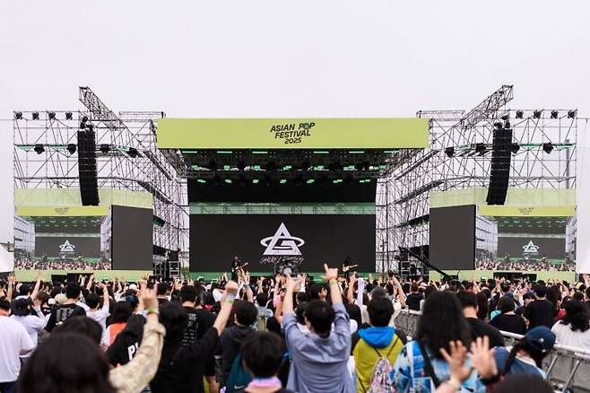 파라다이스시티 '아시안 팝 페스티벌 2025' 메인 스테이지. 파라다이스 제공