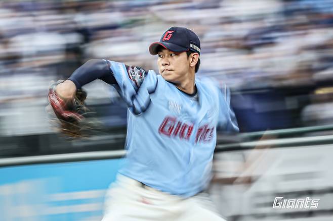 22일 삼성전에서 투구를 하고 있는 홍민기. 사진=롯데 자이언츠