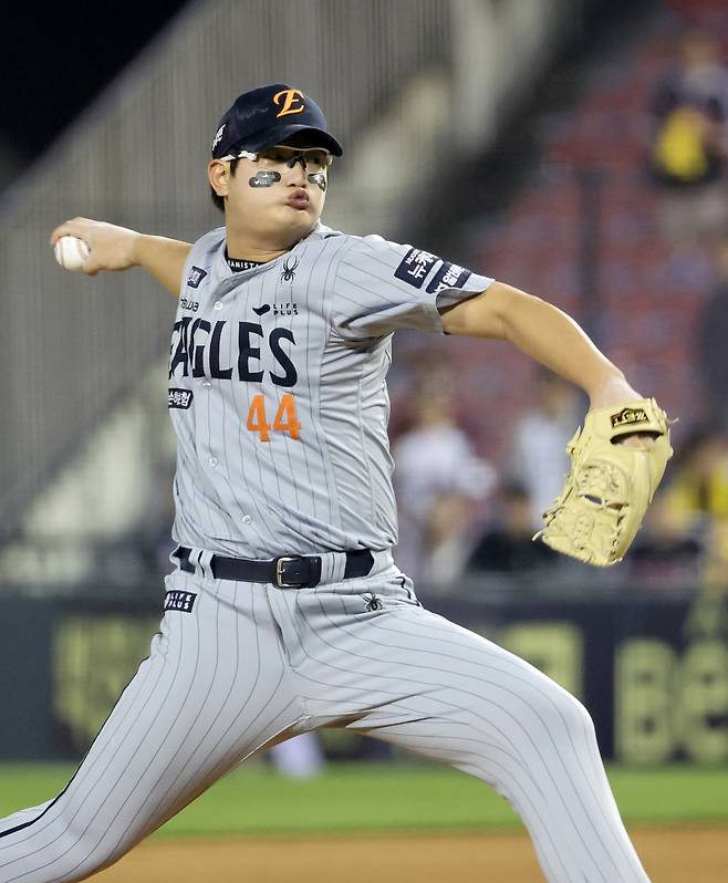 2025 KB0리그 프로야구 LG트윈스와 한화이글스의 경기가 28일 오후 서울 잠실야구장에서 열렸다. 9회말 김서현이 구원등판해 역투하고 있다. 잠실=김민규 기자 mgkim1@edaily.co.kr /2025.05.28/