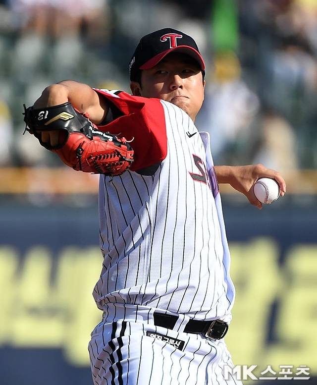 송승기가 22일 잠실 두산전에서 공을 뿌리고 있다. 사진(잠실 서울)=천정환 기자