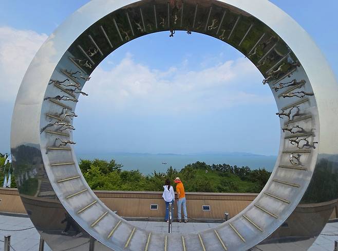 장흥 126 타워 앞 장흥 프레임