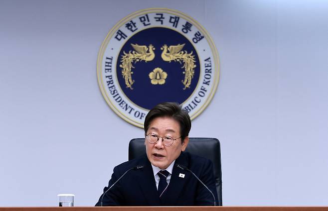 이재명 대통령이 23일 용산 대통령실에서 제1차 수석보좌관회의를 하고 있다. 연합뉴스