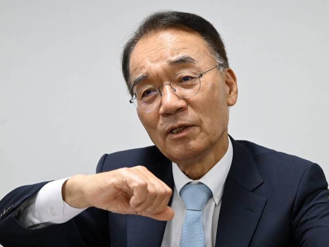 박재완 전 기획재정부 장관이 23일 서울경제신문과의 인터뷰에서 “경제 성장을 위한 유일한 선택지는 혁신에 의한 생산성 향상뿐”이라며 “이재명 대통령은 모든 정책의 초점을 성장에 맞춰야 한다”고 말하고 있다. 성형주 기자