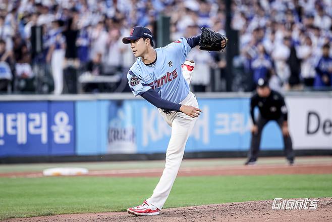 롯데 윤성빈이 22일 사직구장에서 열린 삼성과 홈경기 7회초 구원등판해 역투하고 있다. 사진제공|롯데 자이언츠