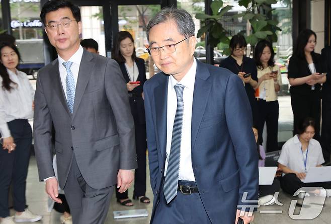 조현 외교부 장관 후보자가 24일 오전 서울 종로구 대우빌딩에 마련된 인사청문회 준비 사무실로 출근을 하고 있다. 2025.6.24/뉴스1 ⓒ News1 임세영 기자