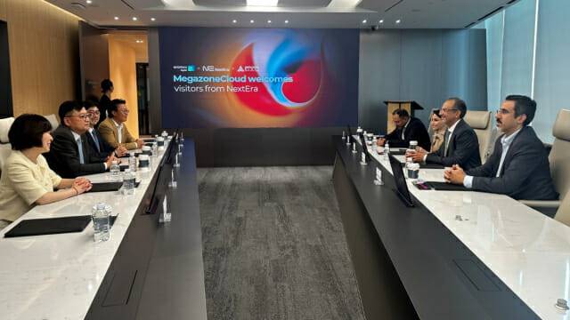 메가존클라우드와 KOSA 관계자들이 넥스트에라와 회의를 하고 있다. (사진=KOSA)