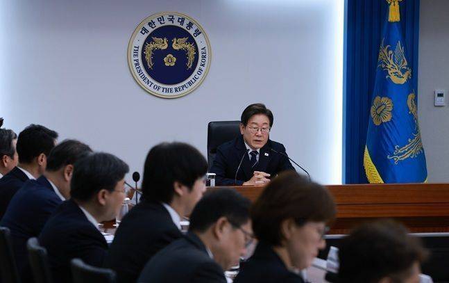 이재명 대통령이 23일 서울 용산구 대통령실 청사에서 열린 제1차 수석보좌관회의에서 발언하고 있다. ⓒ뉴시스