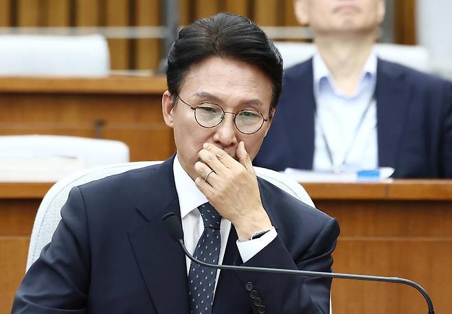 김민석 국무총리 후보자가 24일 서울 여의도 국회에서 열린 인사청문회에서 굳은 표정으로 질의를 듣고 있다. 2025.6.24 뉴스1