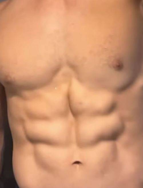 6일간 150개의 달걀을 먹고 복근이 드러난 조슈아 앨러드./사진=유튜브 캡처