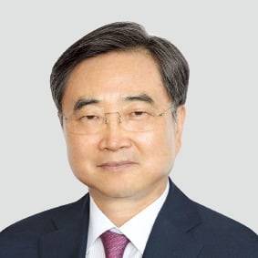 < 조현 외교부 장관 후보자 > △1957년 11월 전북 김제 출생 △전주고, 연세대 정치외교학과 △제13회 외무고시 합격 △주(駐) 오스트리아, 인도 대사 △외교부 제1·2차관 △주(駐) 유엔대사