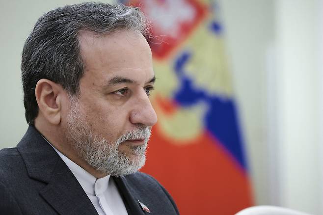 23일(현지시간) 러시아 모스크바 크렘린궁에서 열린 블라디미르 푸틴 러시아 대통령과의 회담에 참석한 아바스 아라그치 이란 외무장관. AP연합뉴스