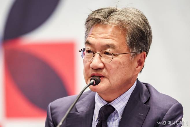 조셉 윤 주한미국대사대리가 24일 서울 중구 프레스센터 국제회의장에서 한미 외교 관계 전망과 과제를 주제로 한 KPF세미나에 참석해 발언하고 있다. / 사진=뉴시스