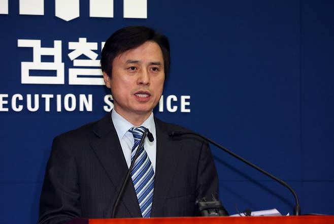 조은석 특검은 지난 2019년 6월 자신의 검사 경력을 회고한 <수사감각>이라는 책을 펴냈다.