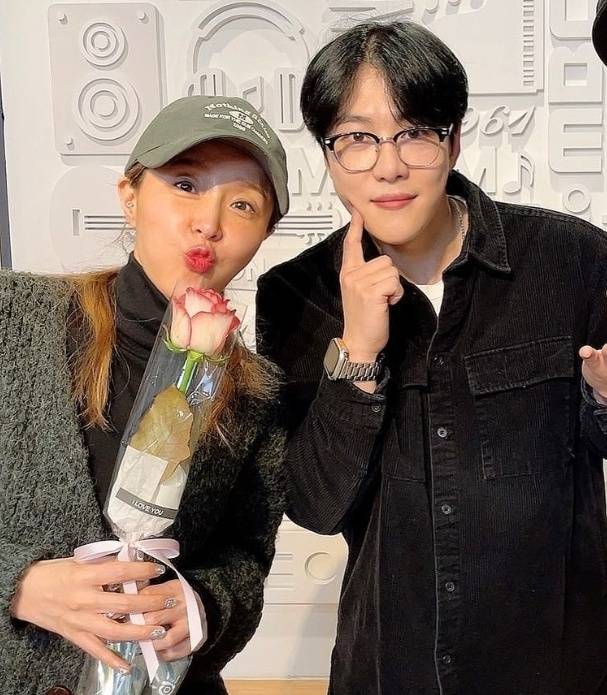 왼쪽부터 '예비 부부' 신지, 문원 /사진=MBC 표준FM '싱글벙글쇼'