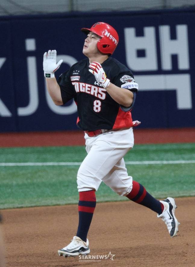 6회초 동점 솔로포를 날리는 이창진. /사진=긴진경 대기자