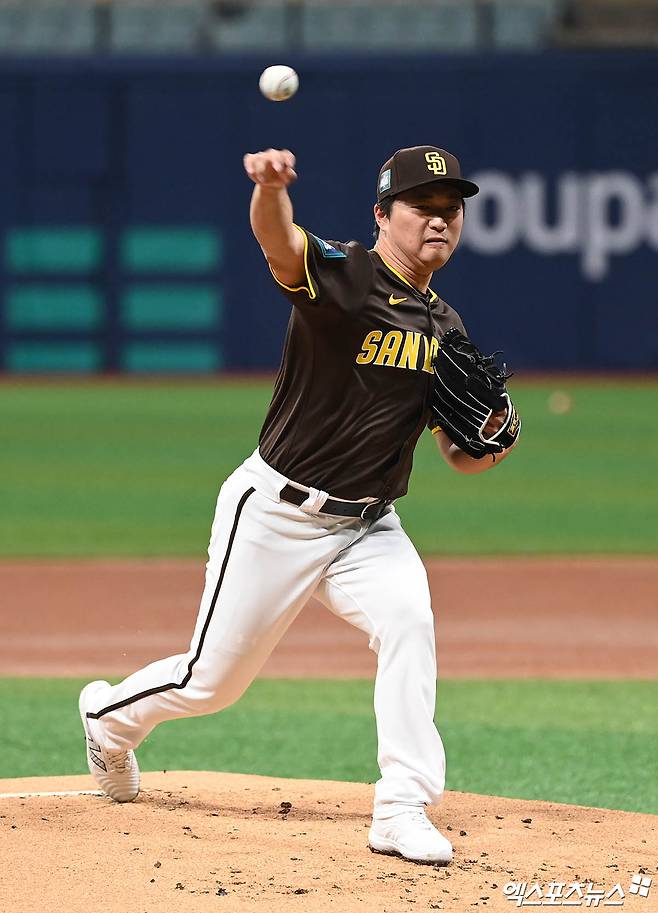 우완투수 고우석이 미국에 잔류할 예정이다. 고우석은 지난 18일 마이애미 말린스의 트리플A팀 잭슨빌 점보슈림프에서 방출당했다. 이어 최근 디트로이트 타이거스의 마이너리그 계약 제안을 받았다. 미국에서 유니폼을 갈아입을 전망이다. 엑스포츠뉴스 DB