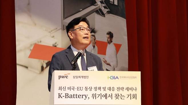 박태성 한국배터리산업협회 상근부회장이 25일 서울 용산구 삼일PwC 본사에서 열린 세미나에서 개회사를 전하고 있다. 한국배터리산업협회 제공