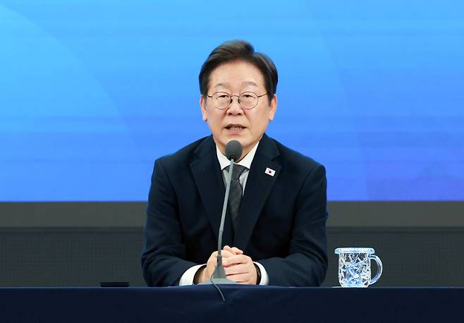 이재명 대통령이 25일 광주광역시 국립아시아문화전당에서 열린 '광주시민·전남도민 타운홀미팅'에 참석해 발언하고 있다. 연합뉴스