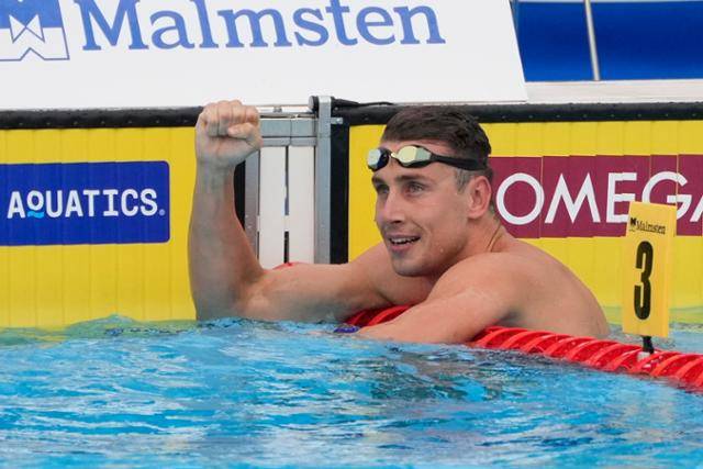 선수들이 금지 약물을 먹고 뛰어도 되는 대회인 '강화 게임' 홍보를 위해 비공식 대회에 출전하고 있는 그리스 수영선수 크리스티안 그콜로메예프. AP 연합뉴스