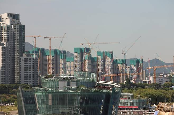 서울 시내 아파트 공사 현장. 사진=한경DB