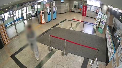 수영장 절도 CCTV./경남경찰청 제공/