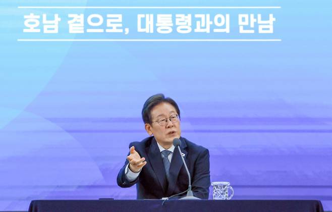 이재명 대통령이 25일 국립아시아문화전당 국제회의실에서 '호남의 마음을 듣다'를 주제로 열린 토론회에서 발언하고 있다. 대통령실통신사진기자단 제공