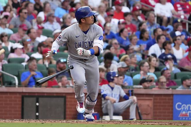 시카고 컵스 스즈키가 25일 세인트루이스전에서 3회초 스리런 홈런을 날리고 있다. AP연합뉴스