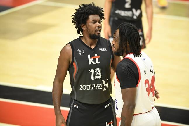 지난 4월 KT 소속이었던 헤먼즈의 모습. /사진=KBL