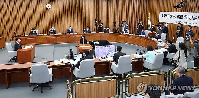 답변하는 김민석 총리 후보자 (서울=연합뉴스) 김주성 기자 = 김민석 국무총리 후보자가 지난 24일 서울 여의도 국회에서 열린 인사청문회에서 질의에 답변하고 있다. 2025.6.24 utzza@yna.co.kr