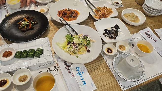 광주광역시 서구 매월동에 위치한 은가옥 식당에서 굴비정식 전 나오는 에피타이저. /박준호 기자 bjh@namdonews.com